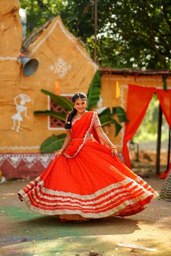 [DP658] Scarlet Red & Scalloped Gold Ready-to-Wear Half Saree - DP658 (Pre-Order)